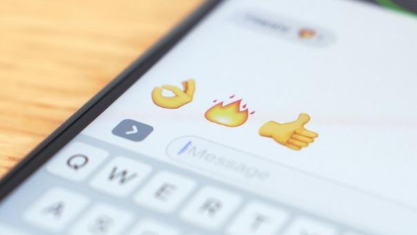 Apple представила миру новые эмодзи