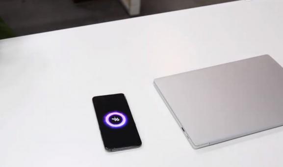 Xiaomi совместно с IKEA создали стол с быстрой беспроводной зарядкой