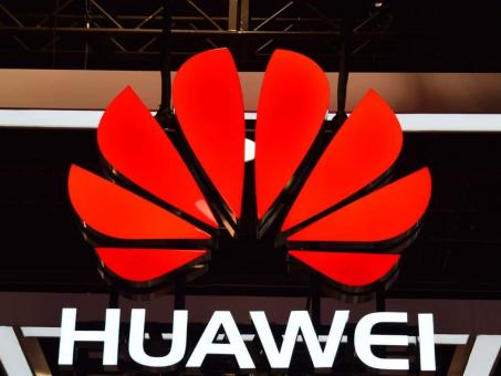 Huawei перейдёт на свою ОС только после отказа от Windows и Android